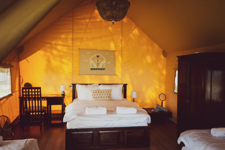 Mia Glamping suite tent bed